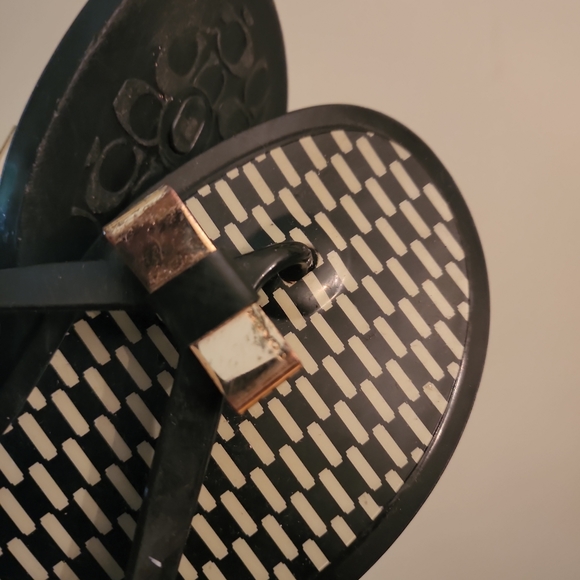 Coach Landon Flip Flops Thong Sandal - Picture 4 of 7